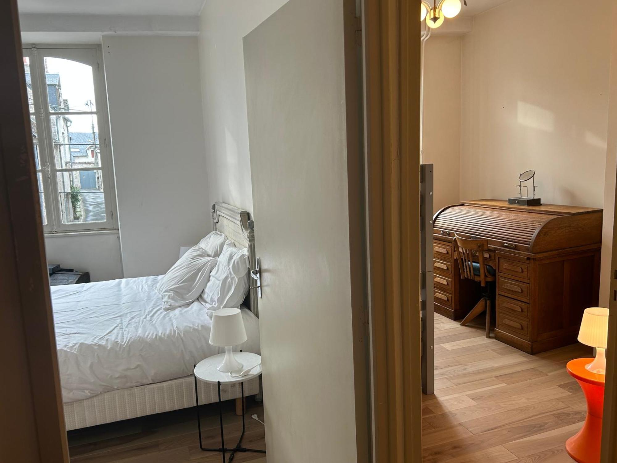 Maison De Centre Boite A Clefs Velos Dans La Maison *